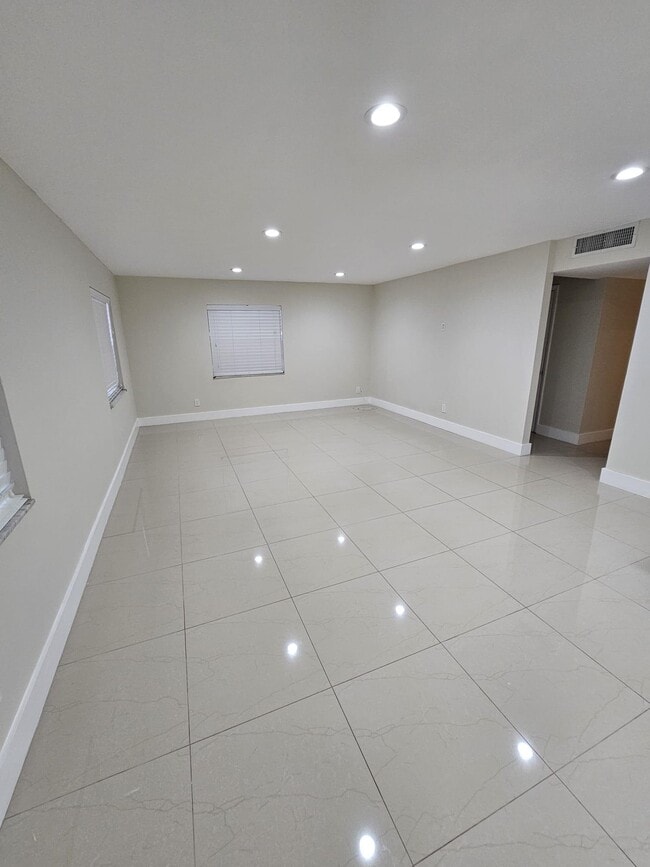 Building Photo - 3307 NW 108th Dr