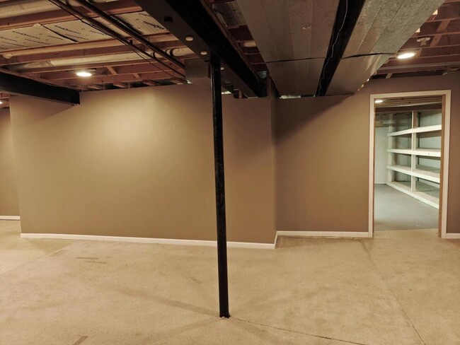 Building Photo - 43782 Nowland Dr