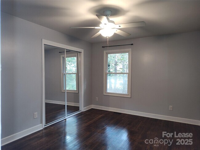 Building Photo - 303 Cedarwood Ln
