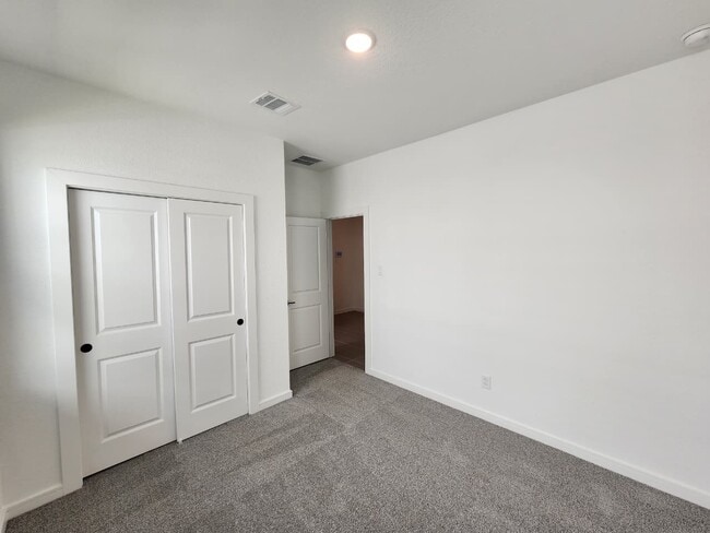 Building Photo - 21226 Blue Blf Dr