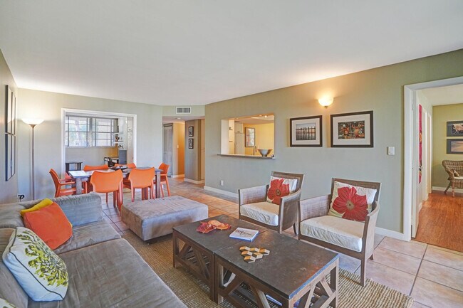 Building Photo - 1831 Sabal Palm Dr