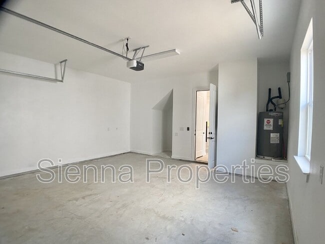 Building Photo - 255 Lourdes Ct