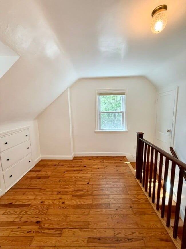 Building Photo - 811 Forest Glen Rd