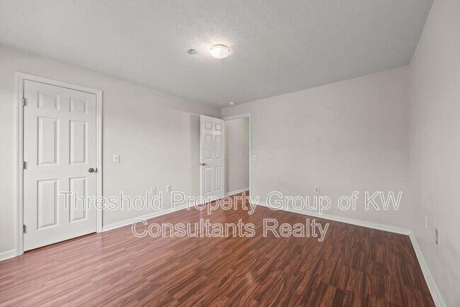 Building Photo - 6823 Meadow Creek Dr