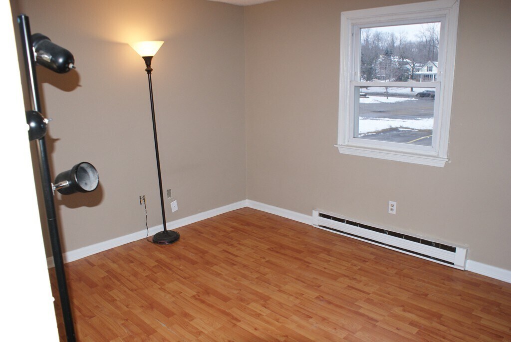 Building Photo - 250 Spring Cir