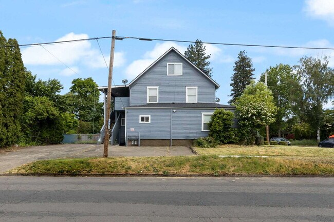 Building Photo - 2 Bedroom 2 Bathroom on College Street!