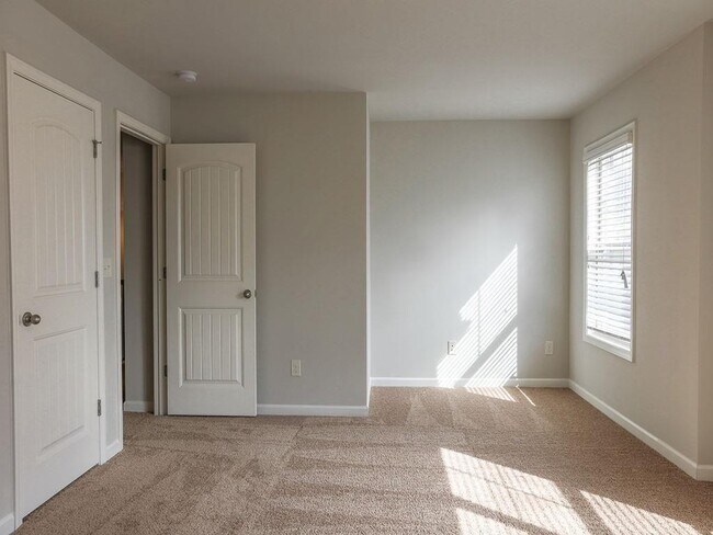Building Photo - 5650 Carruth Lake Dr