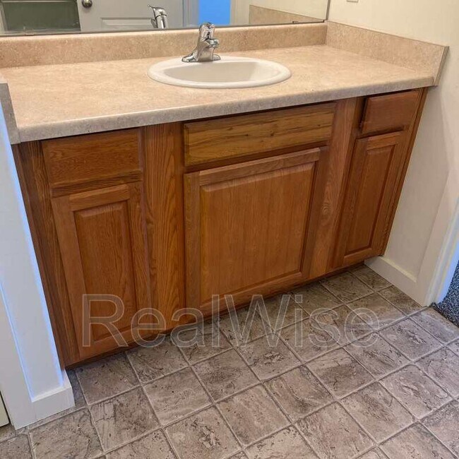 Building Photo - 1214 SW 27th St