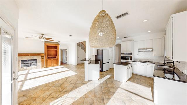 Building Photo - 2701 Stone Creek Dr