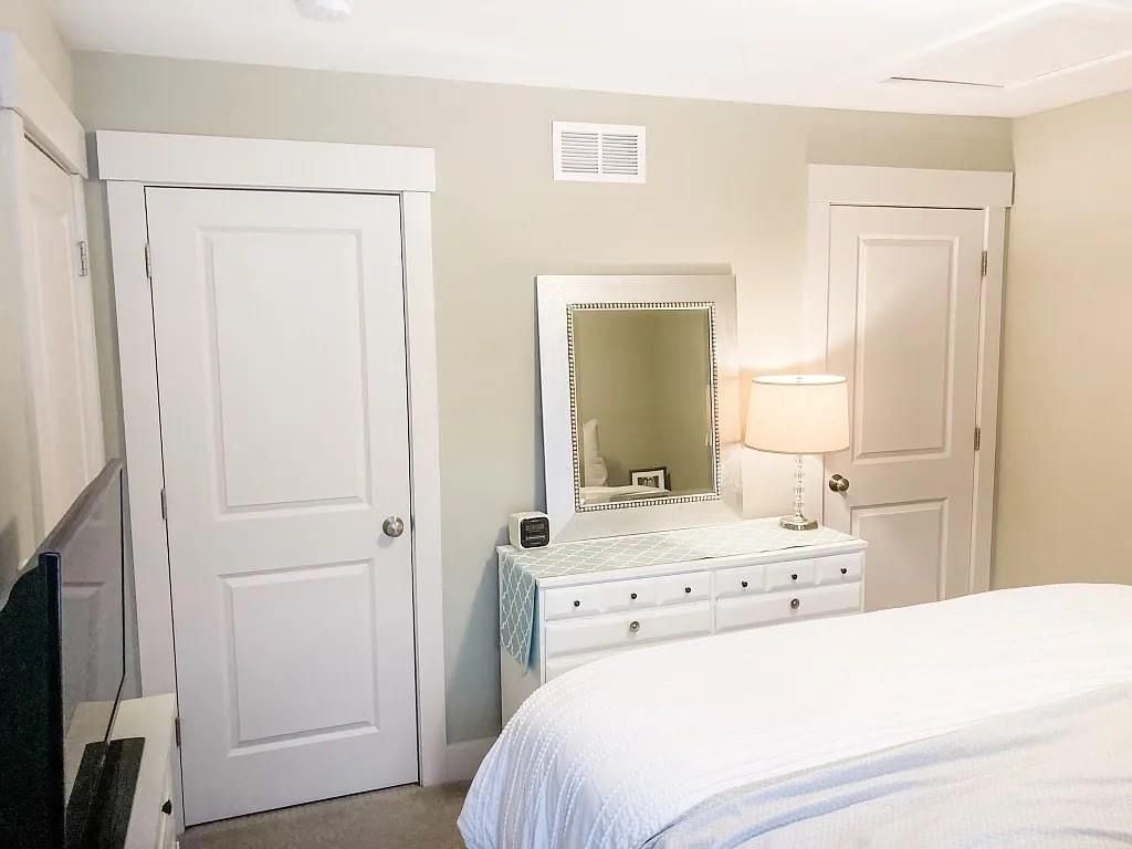 Building Photo - 12 Park Ave