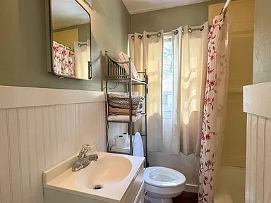 Building Photo - 213 Lindale St