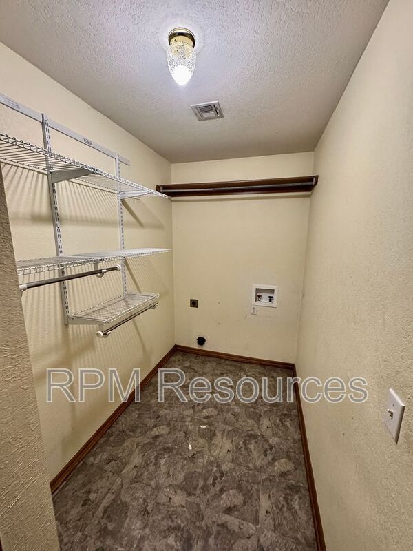 Building Photo - 2129 Harbor Dr