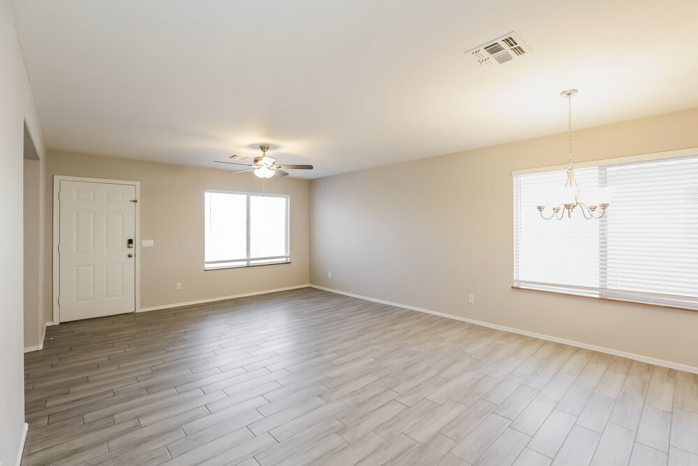 Building Photo - 9243 E Carmel Ave