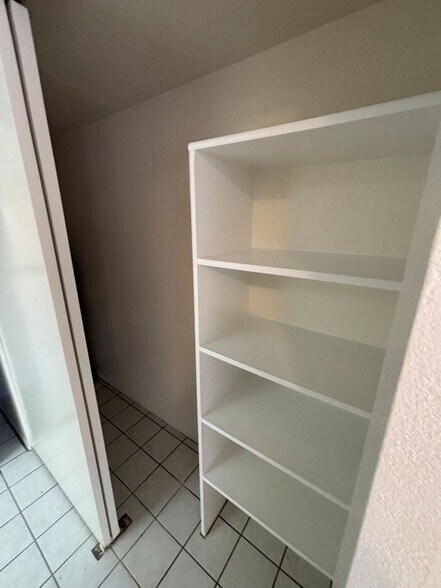 Building Photo - 1201 S McClintock Dr