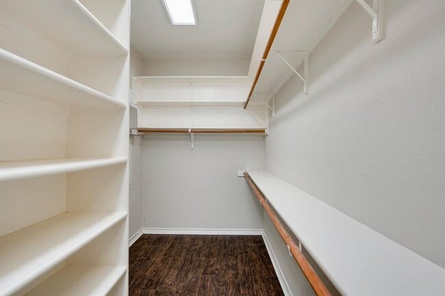 Building Photo - 2916 Alsatia Dr