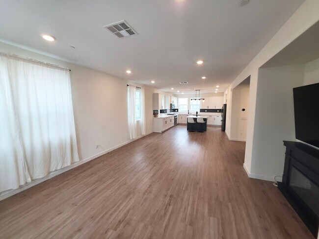 Building Photo - 27589 Sanctuary Ct