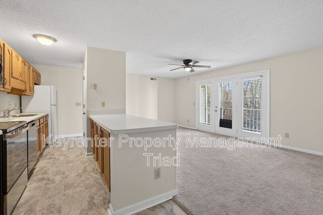 Building Photo - 3701 Cotswold Terrace