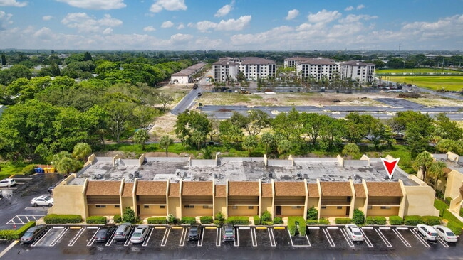 Building Photo - 2825 SW 22nd Ave