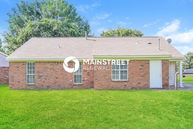 Building Photo - 4 Bedroom Pet-Friendly Home in Horn Lake, MS with Main Street Renewal