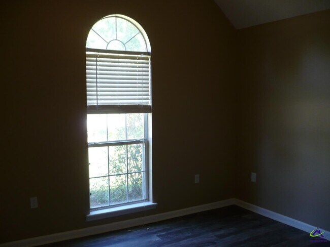 Building Photo - 213 Loxley Dr