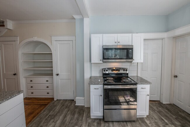 Building Photo - 505 E 19th St