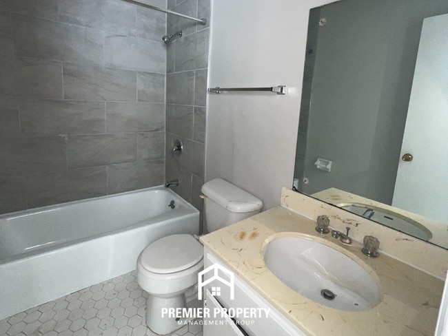 Building Photo - 3796 St Elmo Ave