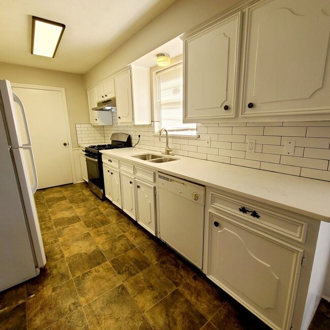 Building Photo - 11350/52 Quail Run St