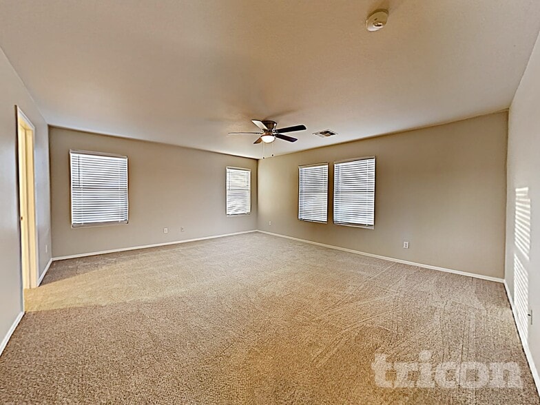 Building Photo - 25685 W Pleasant Ln