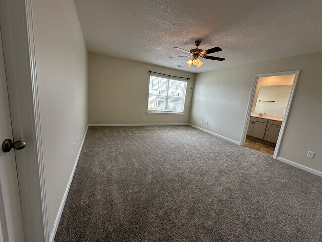 Building Photo - Modern Comfort Meets Country Serenity in Sevierville