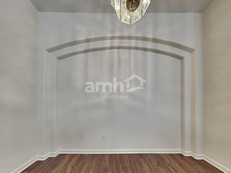 Building Photo - 16 Slow Creek Dr