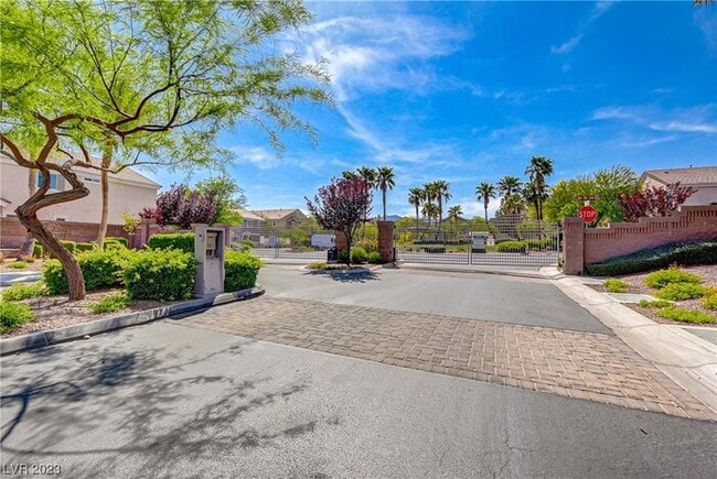 Building Photo - Beautiful Clark County Townhome