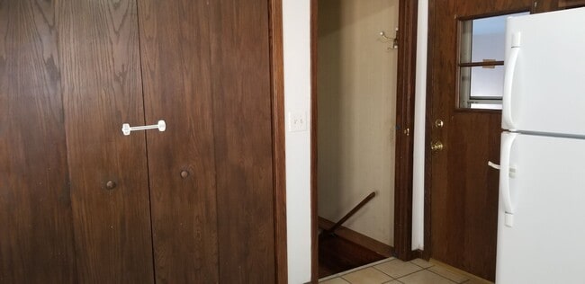 Building Photo - Large 2+ Bedroom home with a country setting