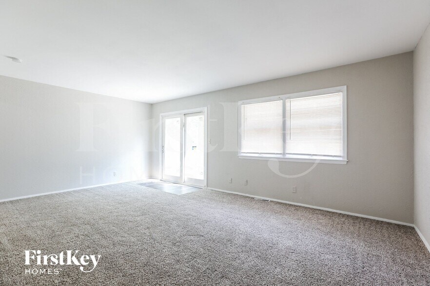 Building Photo - 3605 S Stayton Ave