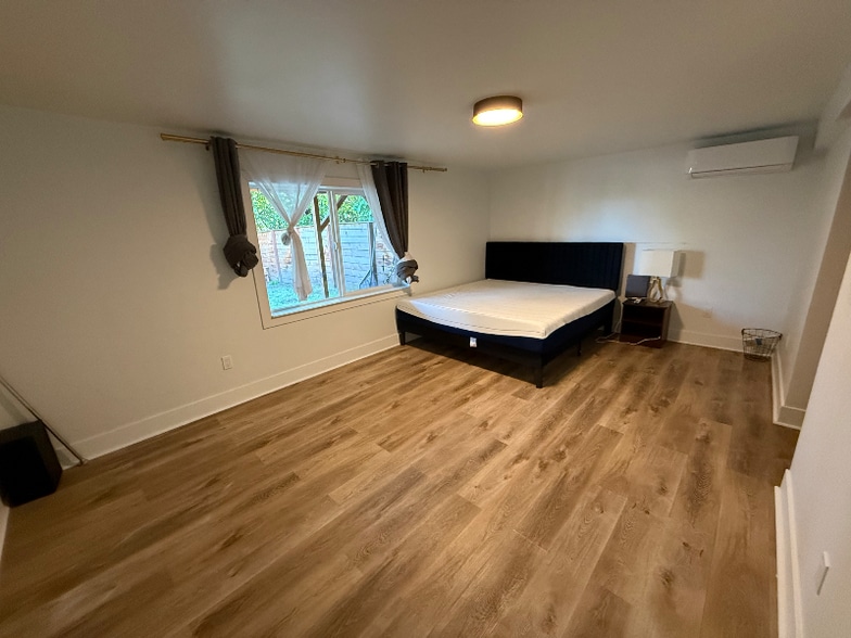 Building Photo - 5502 E L St