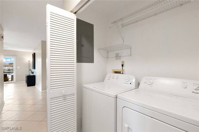 Building Photo - 3830 SE 12th Ave