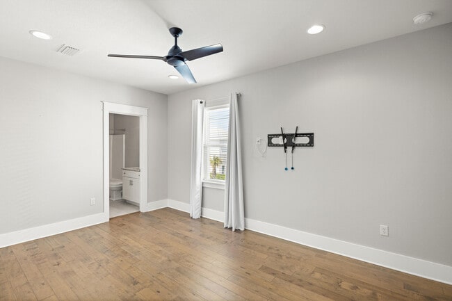 Building Photo - 56 Penelope St