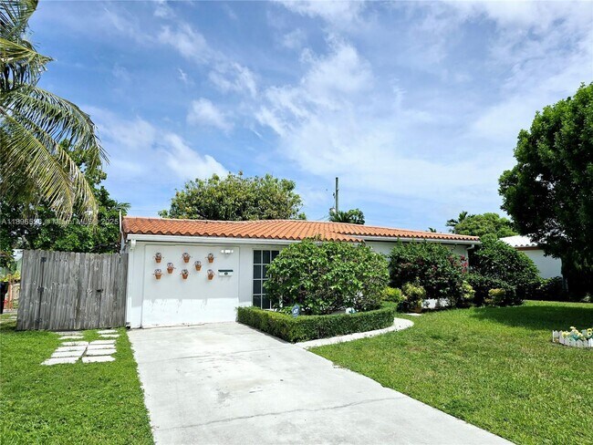 Building Photo - 18441 NE 20th Pl