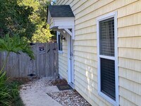 Building Photo - 512 Williams St