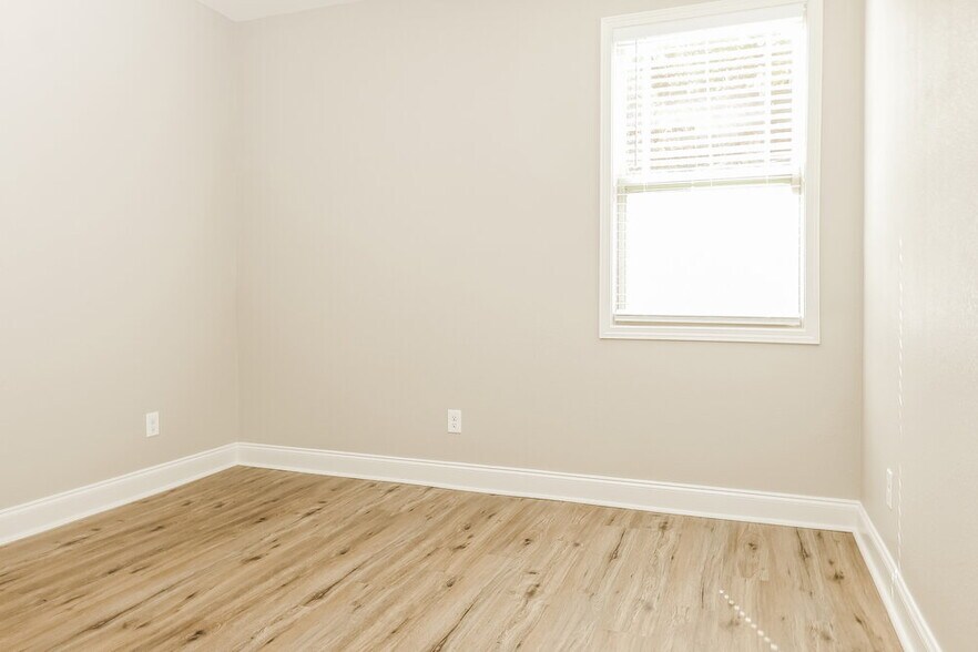 Building Photo - 1233 Catawba Way