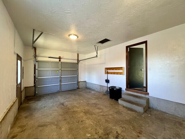Building Photo - 2 BD Hawks Prairie Duplex