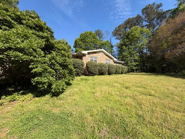Building Photo - Lovely 3 Bedroom, 2 Bath House with 2-Car Garage in Athens, GA