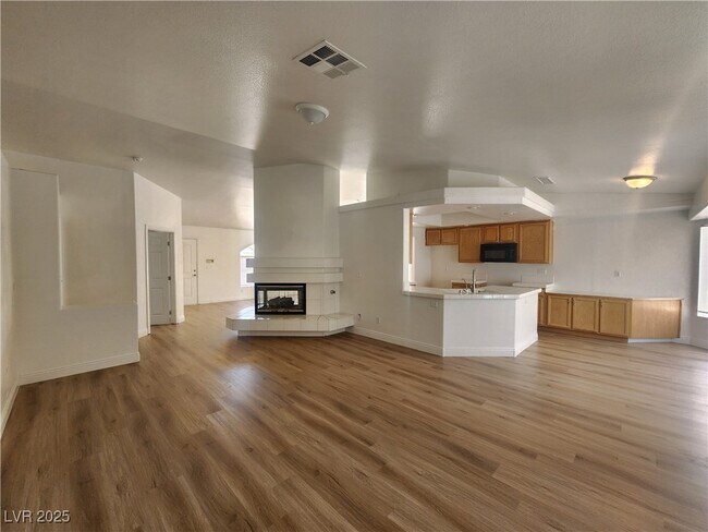 Building Photo - 908 Alta Oaks Dr