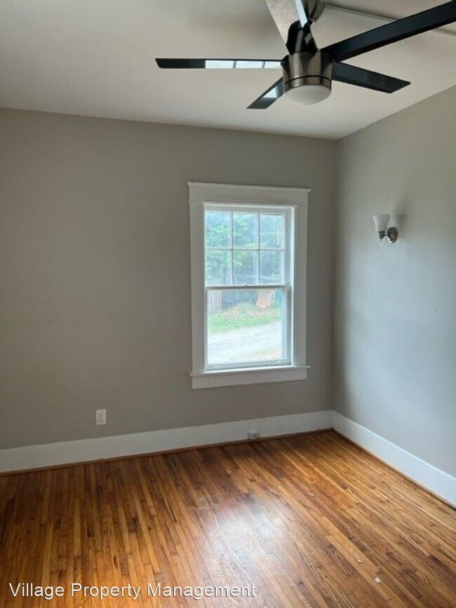 2 br, 2 bath House 2211 Natchez Trace A 2211 Natchez Trace