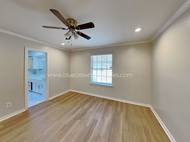 Building Photo - 5928 Fox Hill Ln