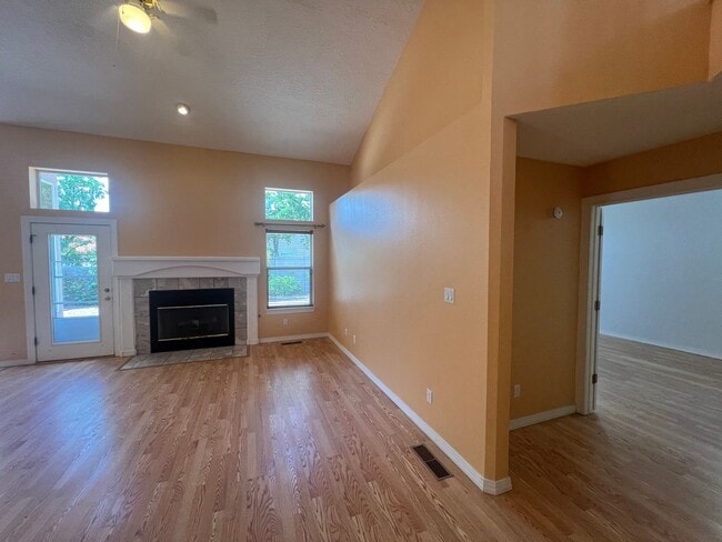 Building Photo - 3 Bedroom Home Available in Tanoan Near Ac...