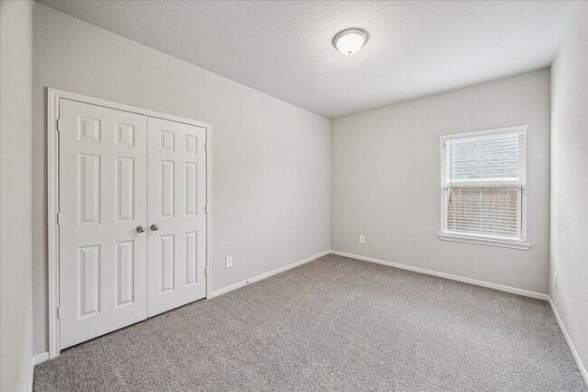 Building Photo - 935 Golden Willow Ln