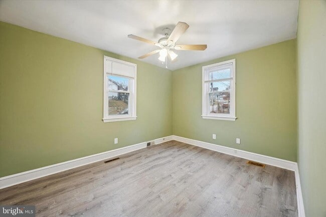 Building Photo - 103 Valley Rd