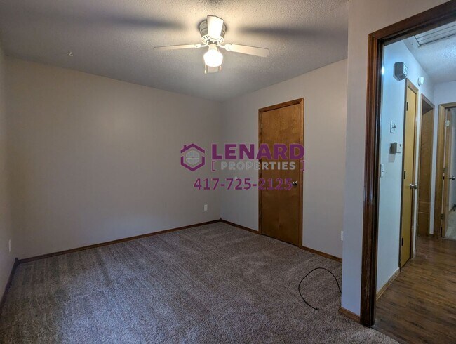 Building Photo - Spacious 3 Bedroom Home!