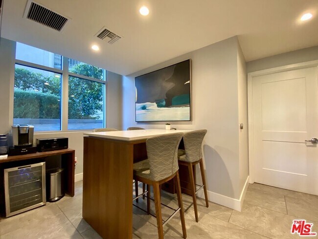Building Photo - 9265 Burton Way