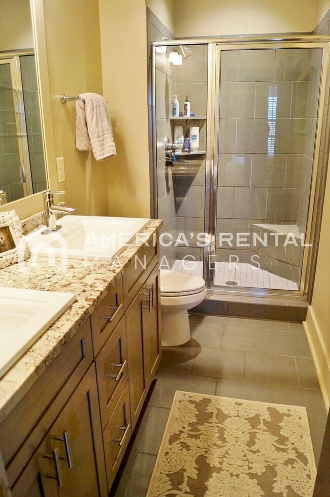 Building Photo - DEPOSIT PENDING! Beautiful Loft Style Town...